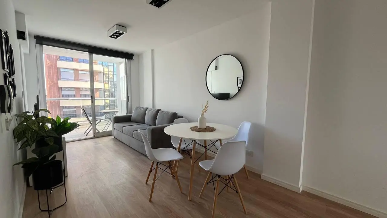 VENTA: departamento de un dormitorio con balcón terraza. Zona Centro, Rosario 3