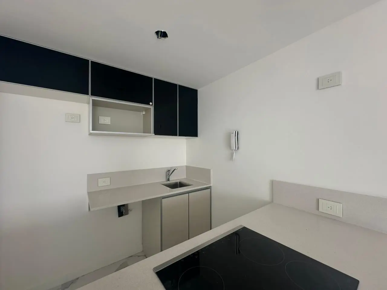 ALQUILER: Departamento de un dormitorio frente al río, amenities y cochera, Rosario. 5