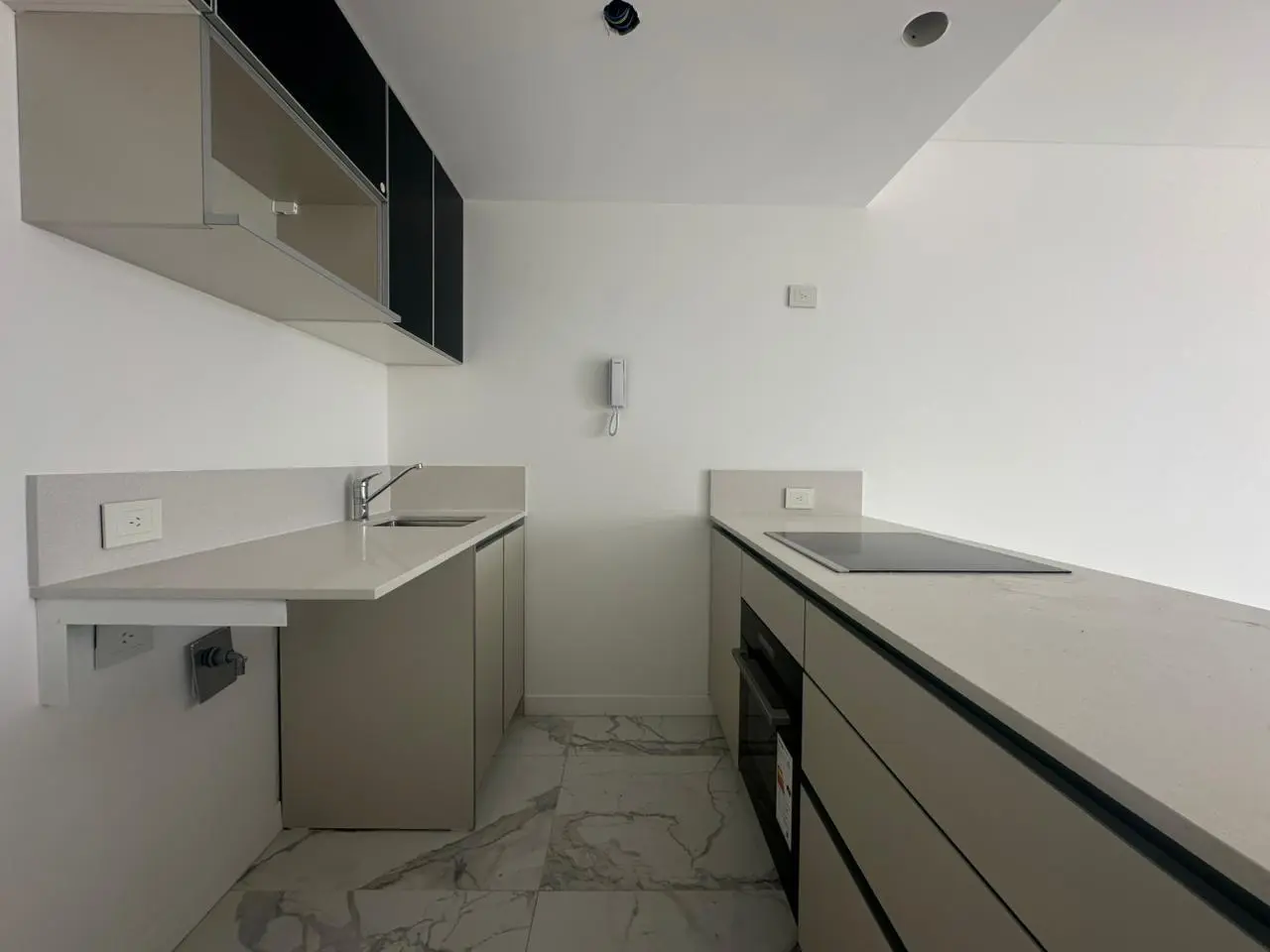 ALQUILER: Departamento de un dormitorio frente al río, amenities y cochera, Rosario. 3