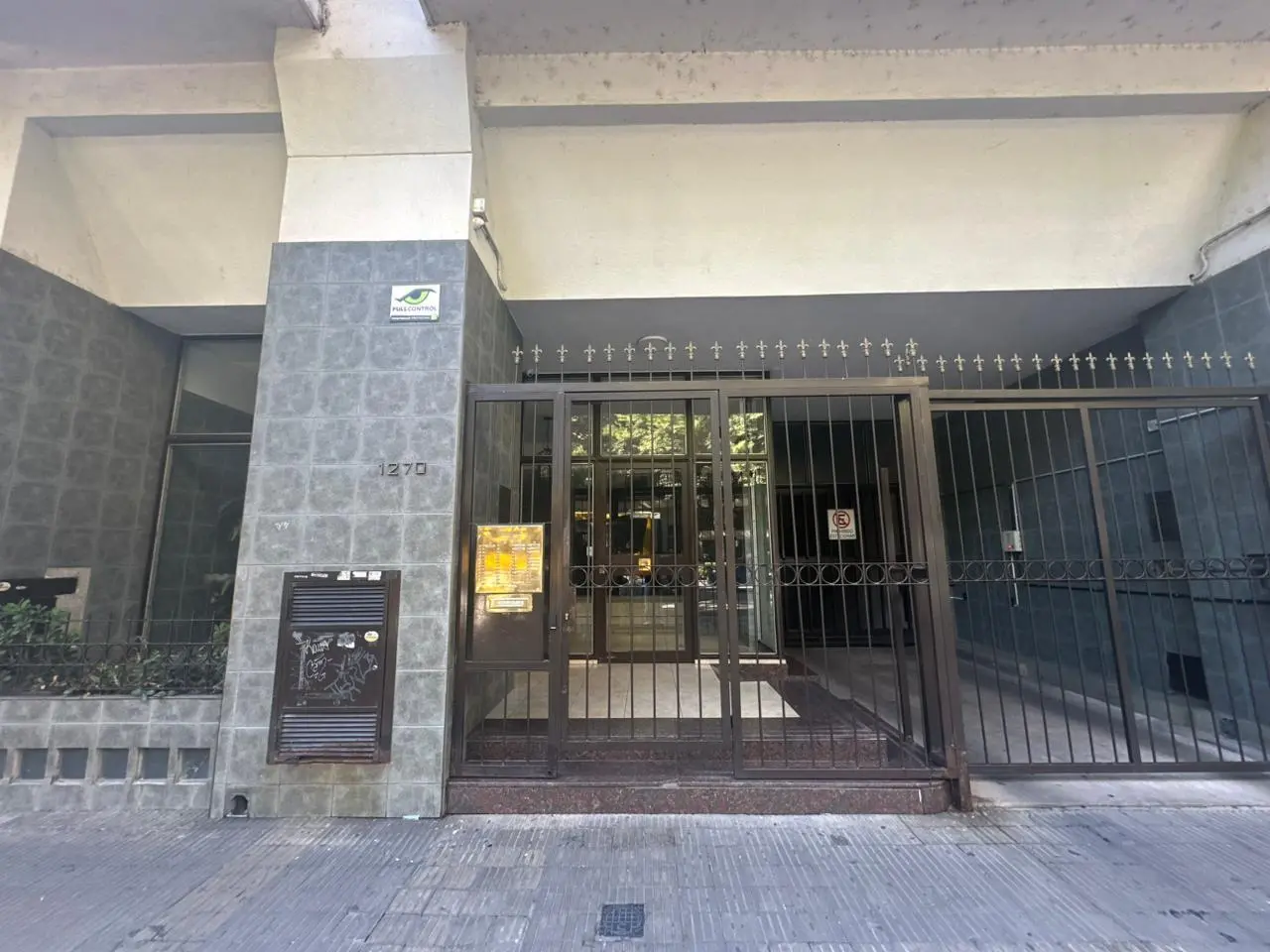 Alquiler - Departamento de tres dormitorios con cochera. Av Pellegrini 1200, Centro, Rosario. 3