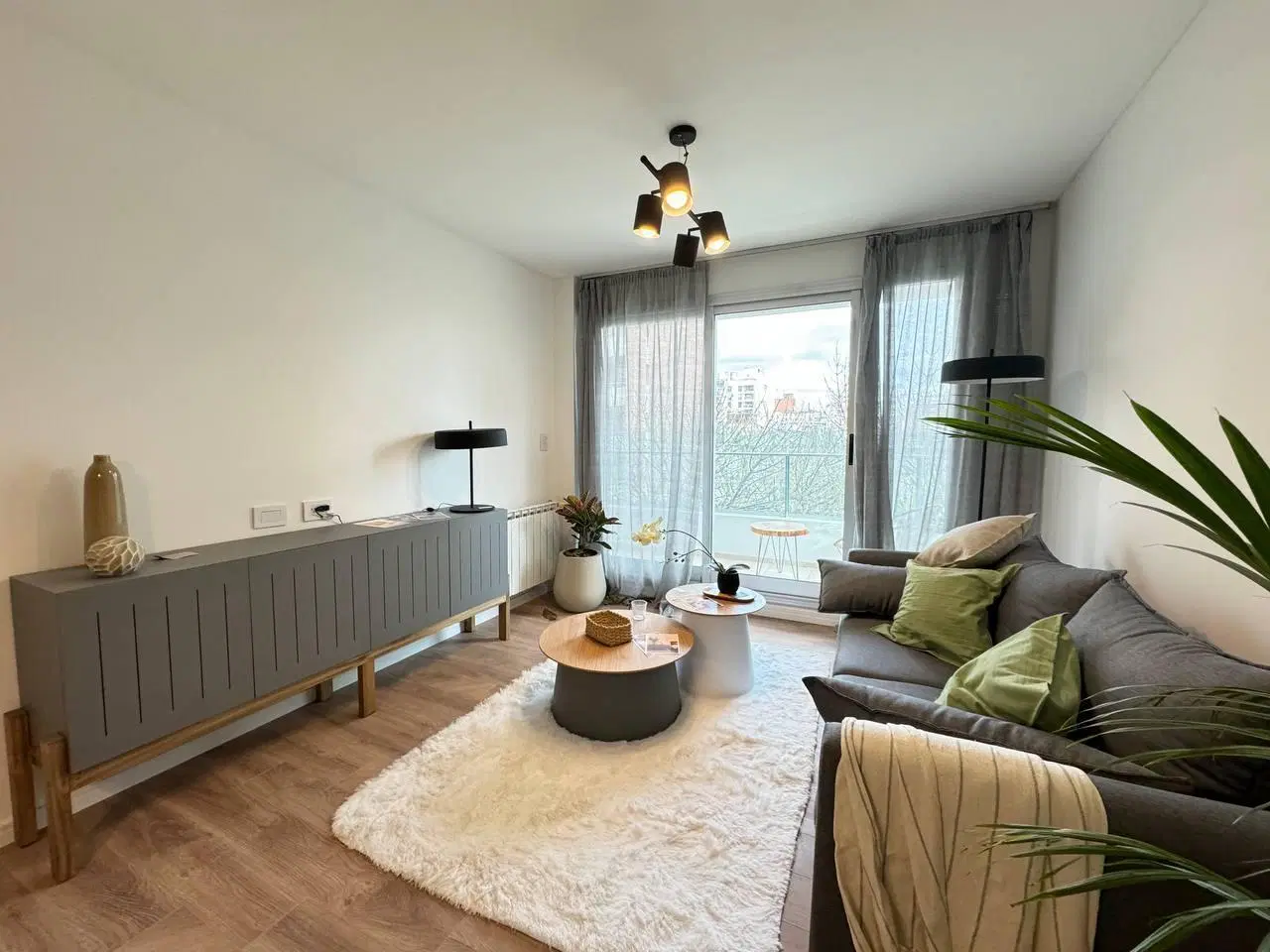 VENTA: departamento de dos dormitorios con balcón y amenities. Opción cochera. Rosario, Lourdes 2