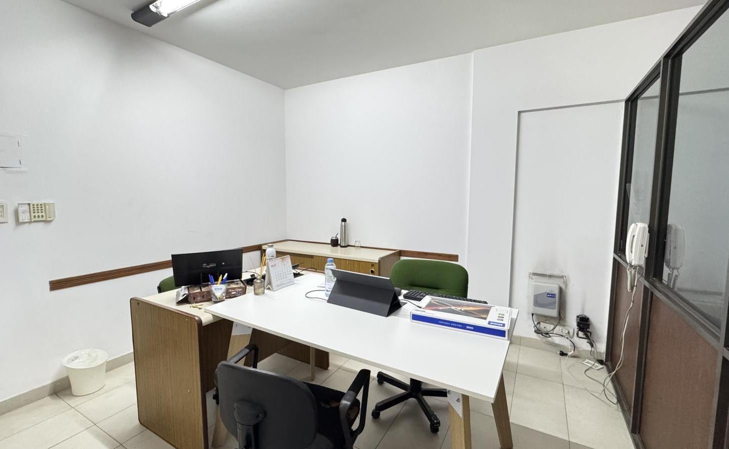Pasaje Araya 600 - Oficina en Venta con Cochera, Zona Centro