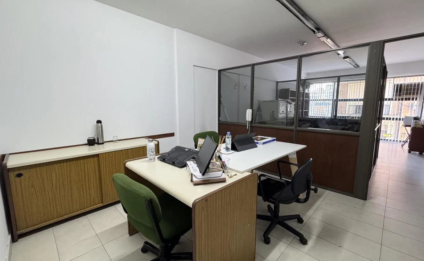 Pasaje Araya 600 - Oficina en Venta con Cochera, Zona Centro 4