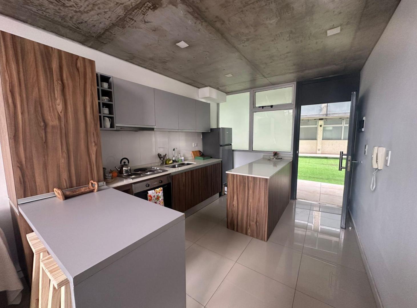Foto de Alquiler - Departamento de un dormitorio en planta baja con balcón en, imagen 2