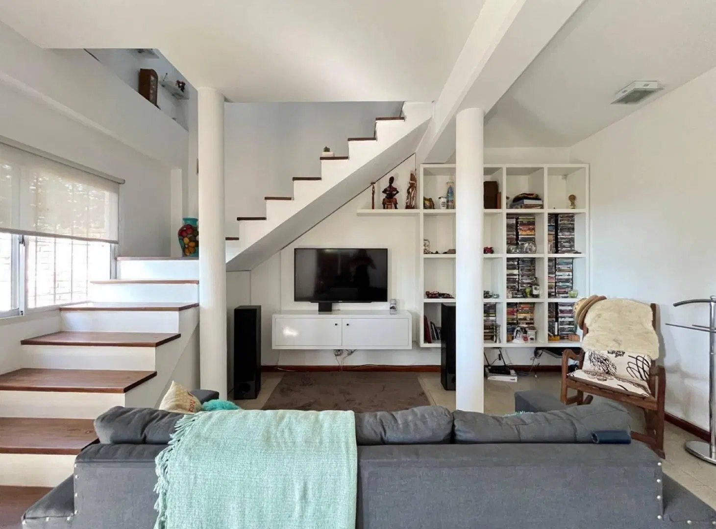 Venta - Casa de tres dormitorios, pileta y cocheras, Funes 2