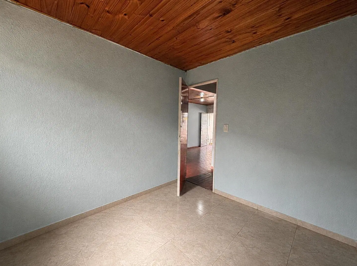 Venta - Casa de dos dormitorios con patio en Zona Norte, Rosario 5
