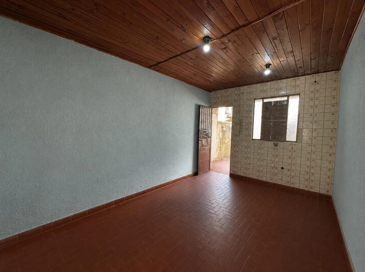 Venta - Casa de dos dormitorios con patio en Zona Norte, Rosario 2