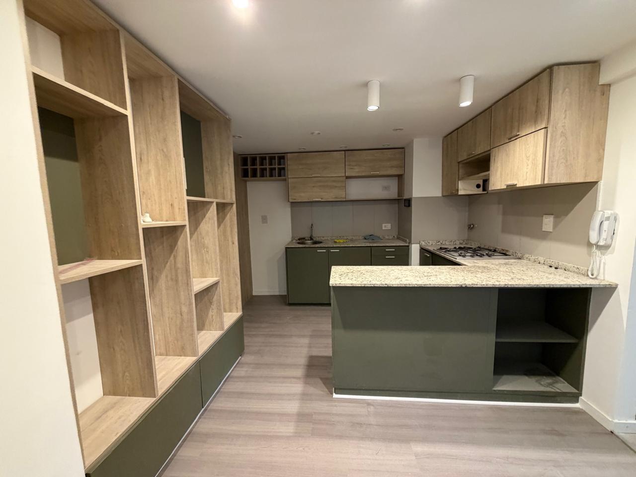 Foto de VENTA: Departamento completamente remodelado, de tres dormitorios, con, imagen 3