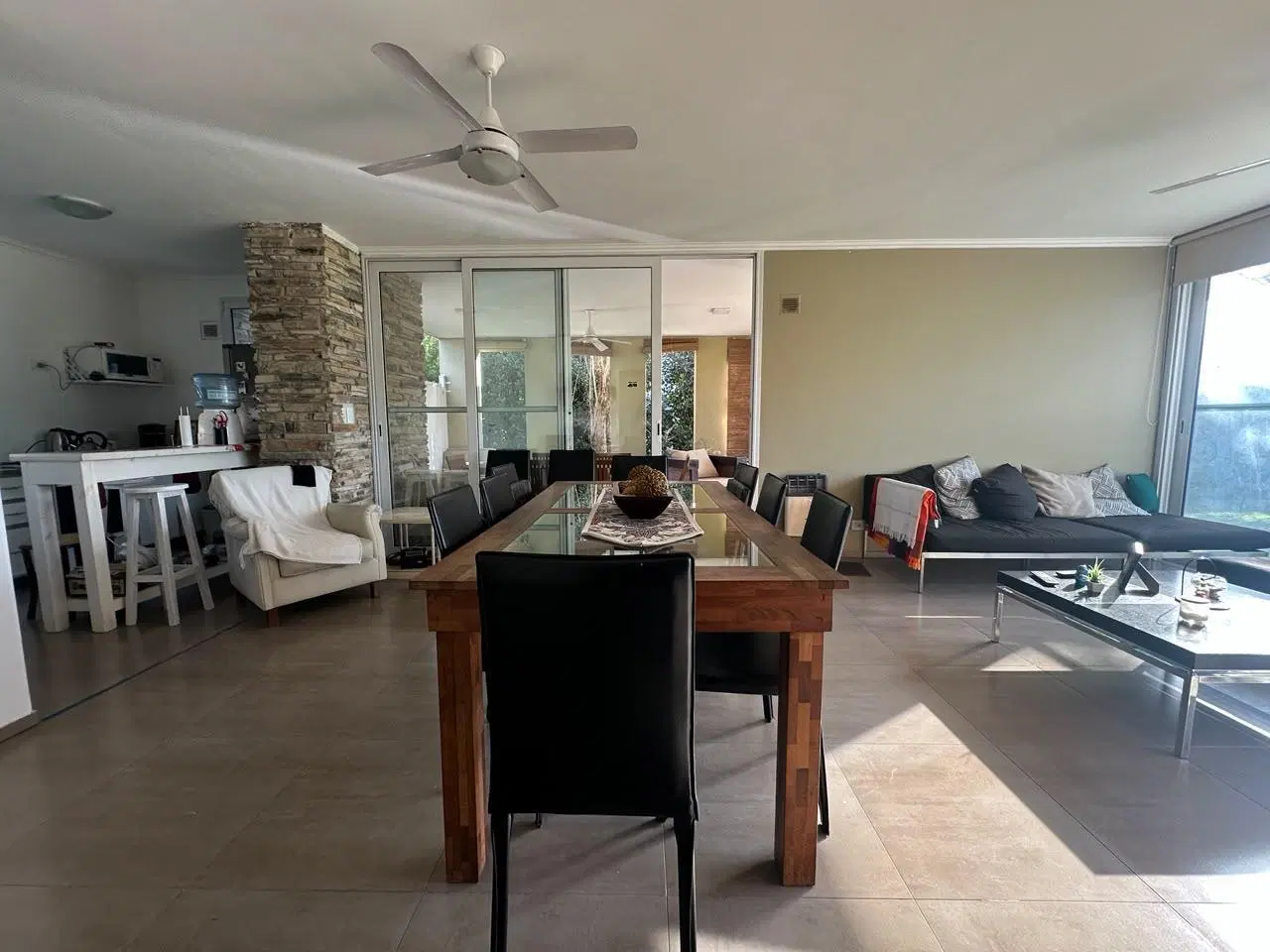 VENTA - Miraflores Funes Hills: Casa de dos dormitorios con galería, parrillero y pileta 2