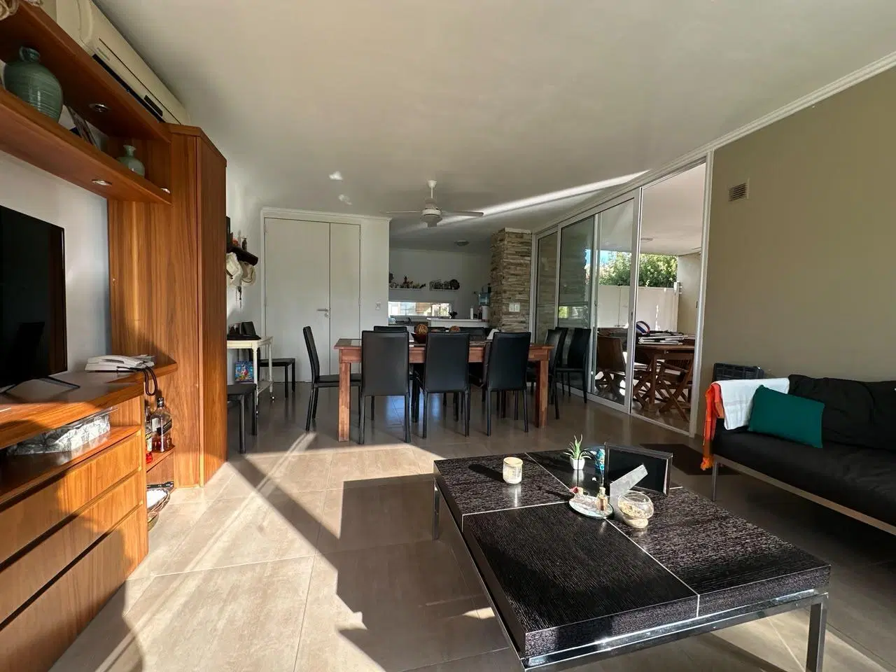 VENTA - Miraflores Funes Hills: Casa de dos dormitorios con galería, parrillero y pileta 4