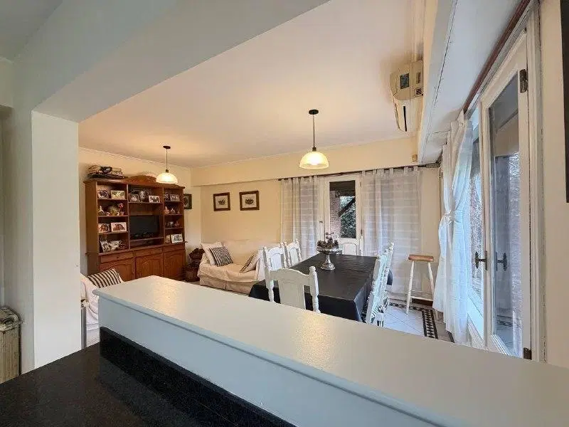 Venta casa de tres dormitorios con terreno de 1368 m2 y pileta. Aldea Fisherton, Rosario 3