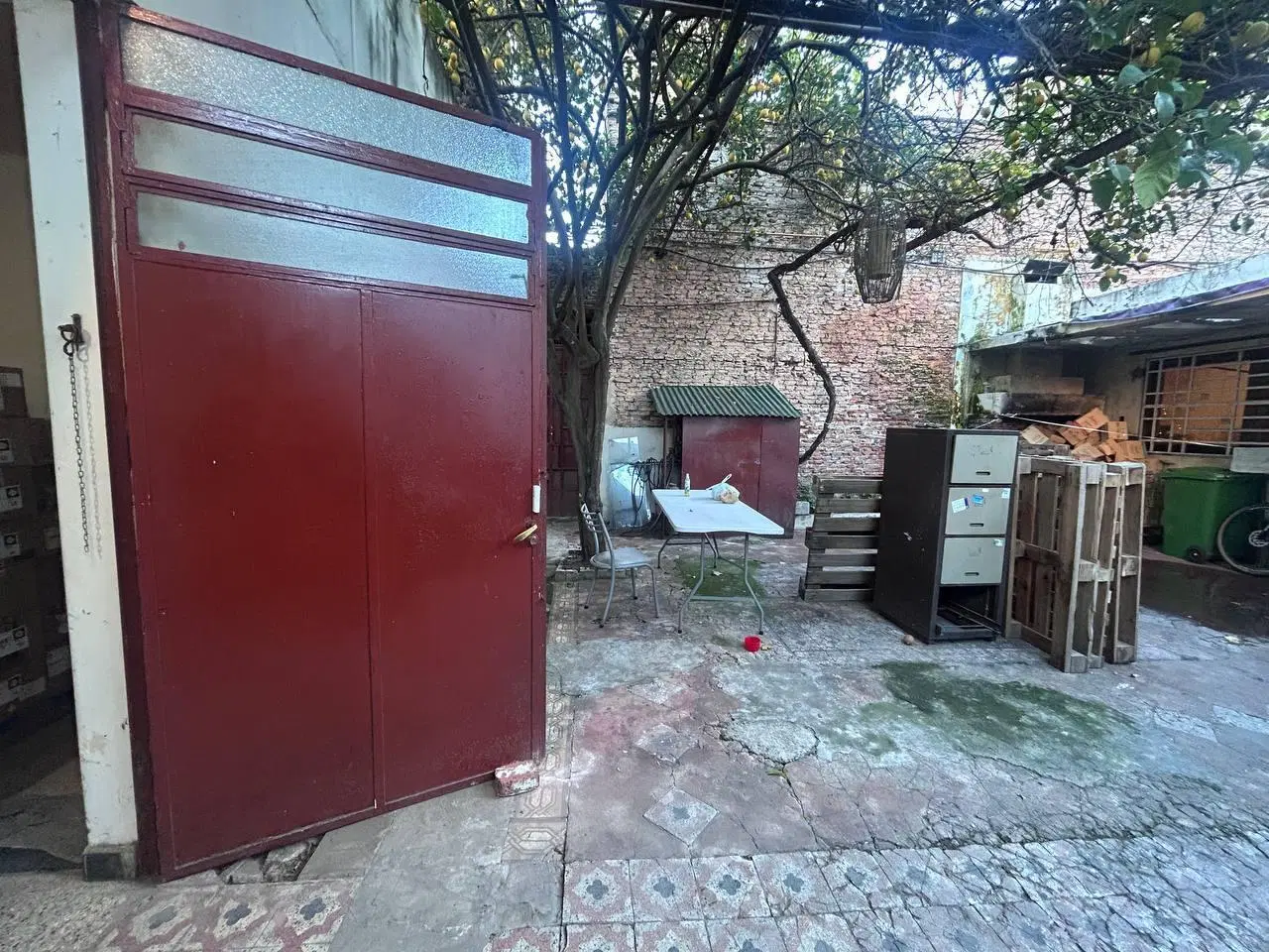 Venta: Local comercial de 610 m2 con posibilidad de construir hasta 1700 m2 en PB y 3 pisos. Abasto. 3