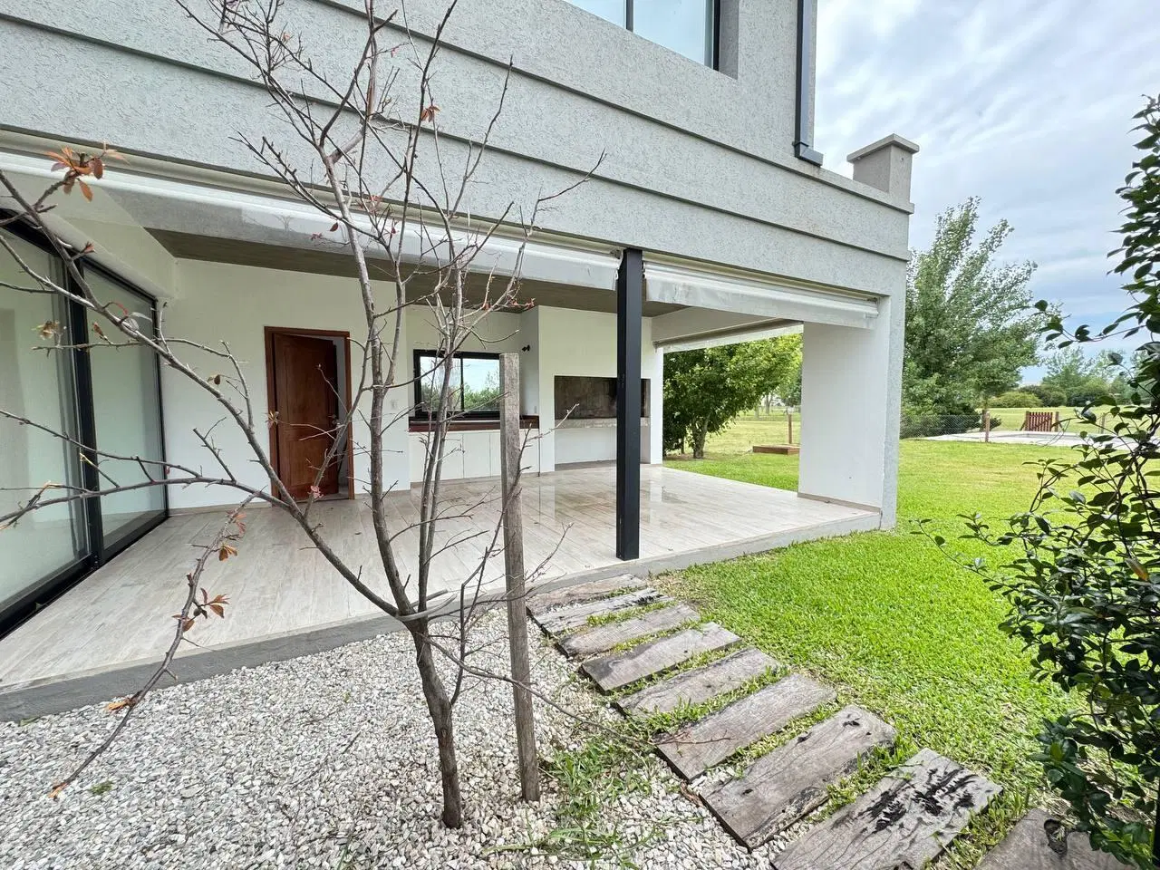 VENTA: casa de 3 dormitorios   comidín con pileta acepta permuta. Rinconada, ibarlucea 5
