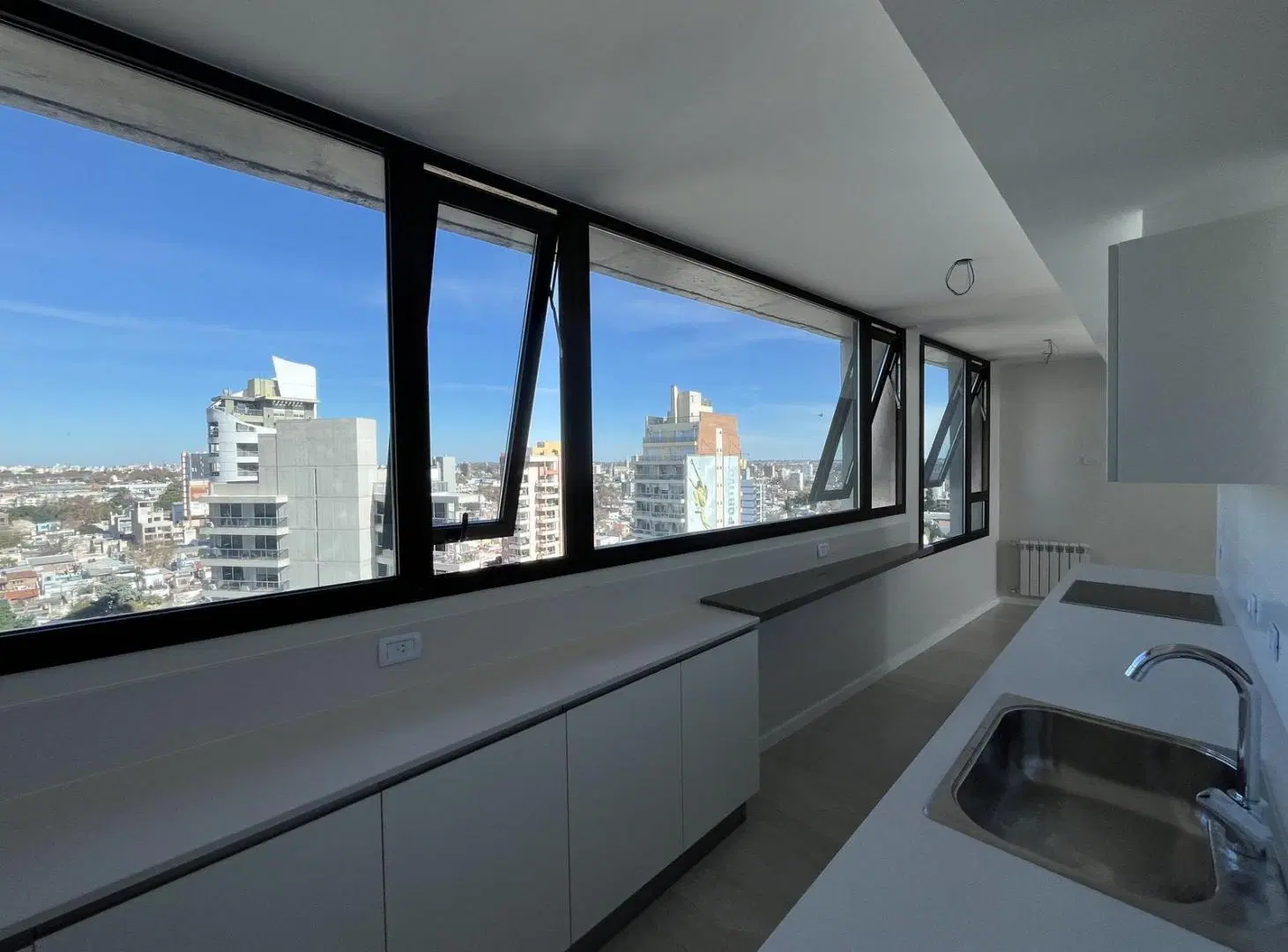 VENTA: Departamento de dos dormitorios con cochera, Fundar Brisa, arroyito 8