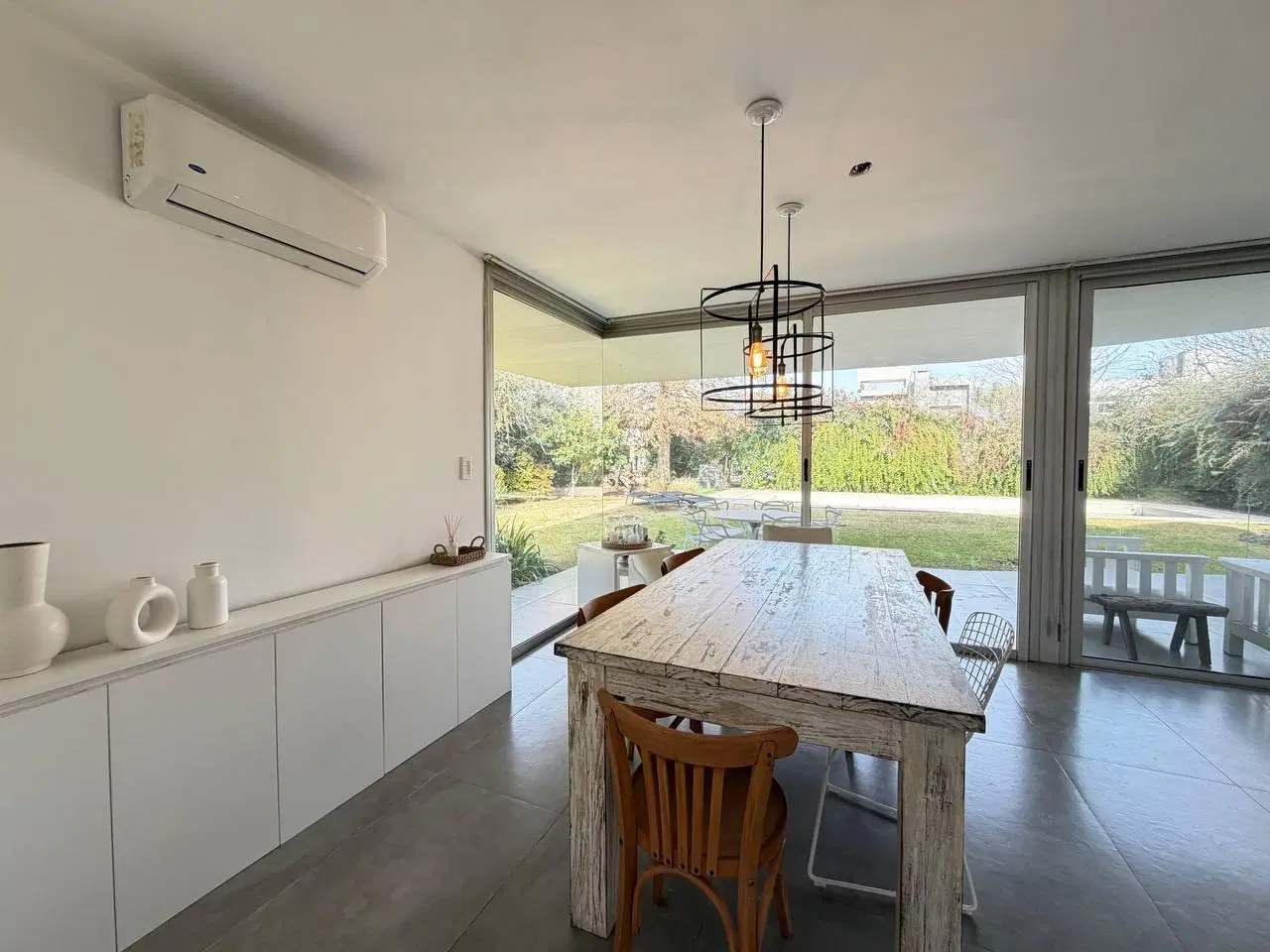 Venta: casa de cuatro dormitorios con galeria y pileta. Funes Hills, Miraflores 5