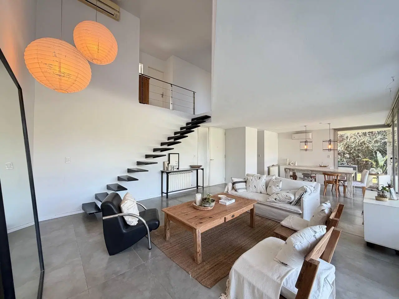 Venta: casa de cuatro dormitorios con galeria y pileta. Funes Hills, Miraflores 8
