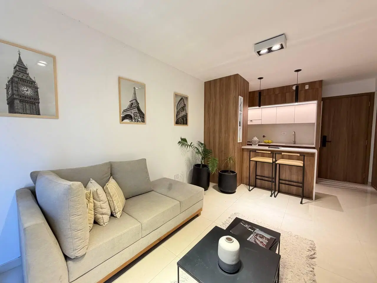 VENTA: departamento de tres dormitorios con pileta exclusiva, terraza y parrillero. Rosario, centro 2