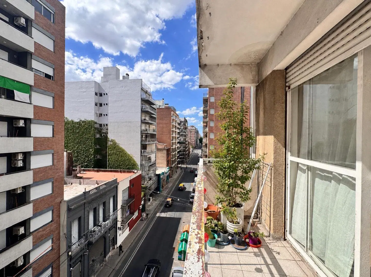 VENTA: Departamento de un dormitorio al frente con balcón. Ideal inversores. 3