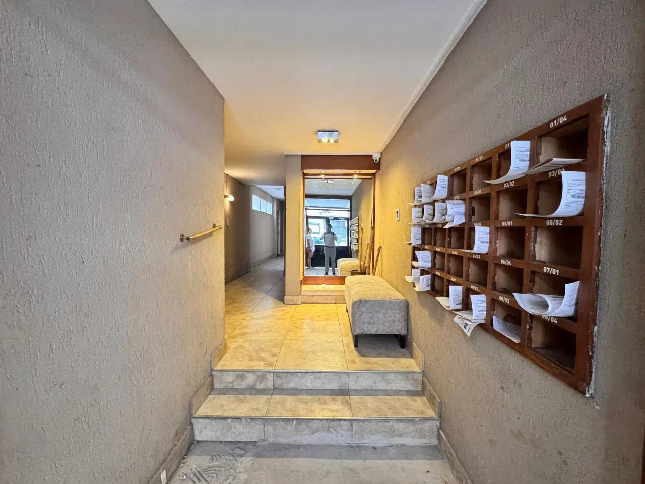 VENTA: Departamento de un dormitorio al frente con balcón. Ideal inversores. 2