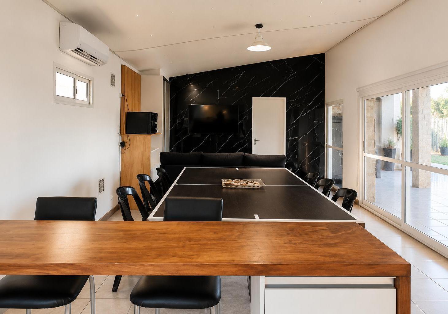 Foto de Venta - Casa de un dormitorio con galería y pileta en Punta Chacra, imagen 3