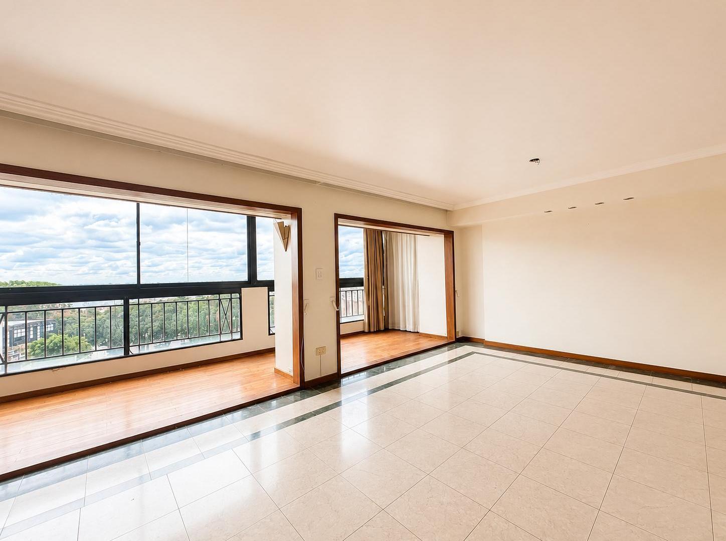 Foto de Venta - Departamento de tres dormitorios y cochera a metros del Río, imagen 3
