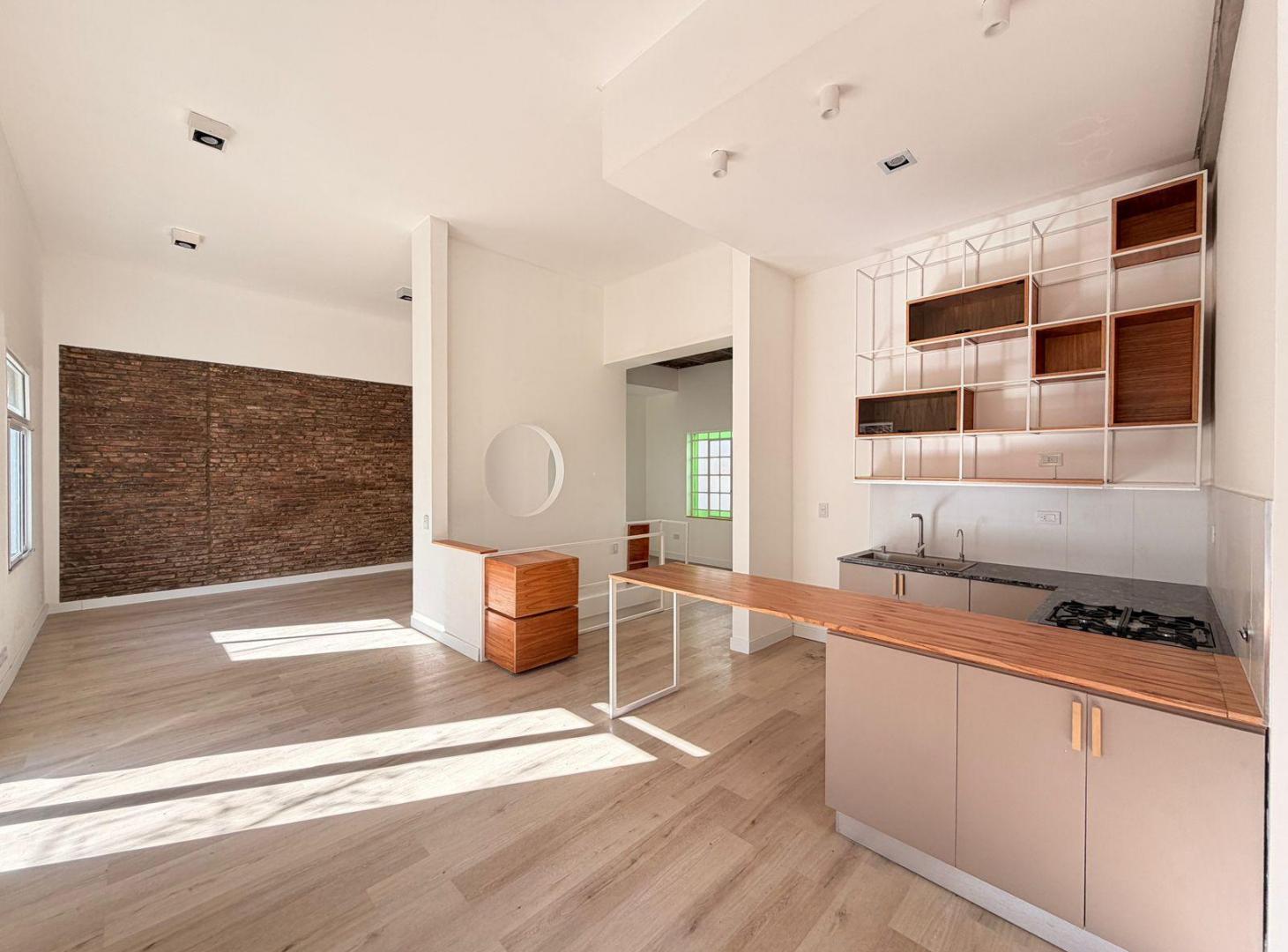 Foto de VENTA - Sarmiento y Montevideo: Casa de diseño remodelada. Tres, imagen 1