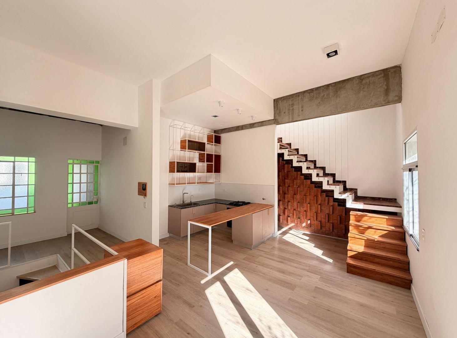 Foto de VENTA - Sarmiento y Montevideo: Casa de diseño remodelada. Tres, imagen 3