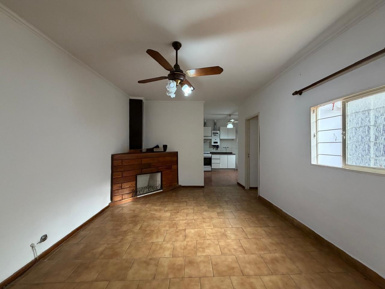 Foto de Casa de pasillo de dos dormitorios con patios y terraza en Saladillo, imagen 3