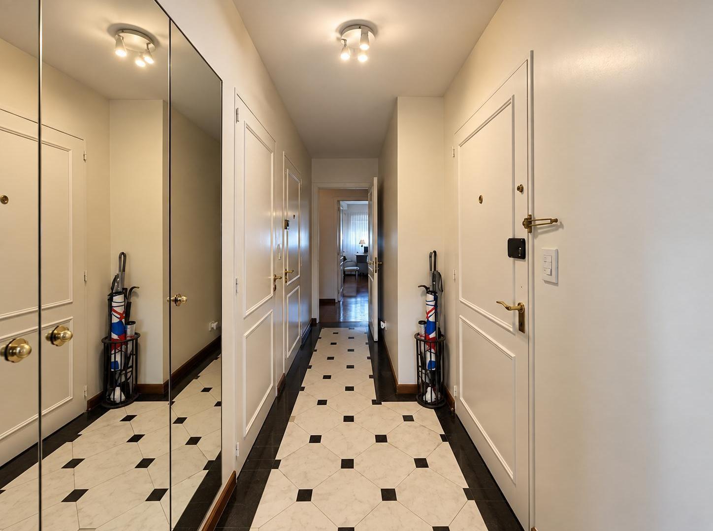 Foto de VENTA - Departamento de tres dormitorios y cochera INCLUIDA EN EL, imagen 2