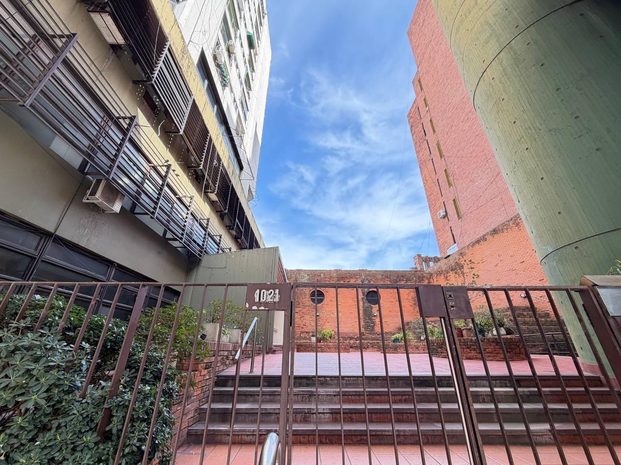 Foto de Venta departamento de tres dormitorios con balcón al frente. Rosario, imagen 2