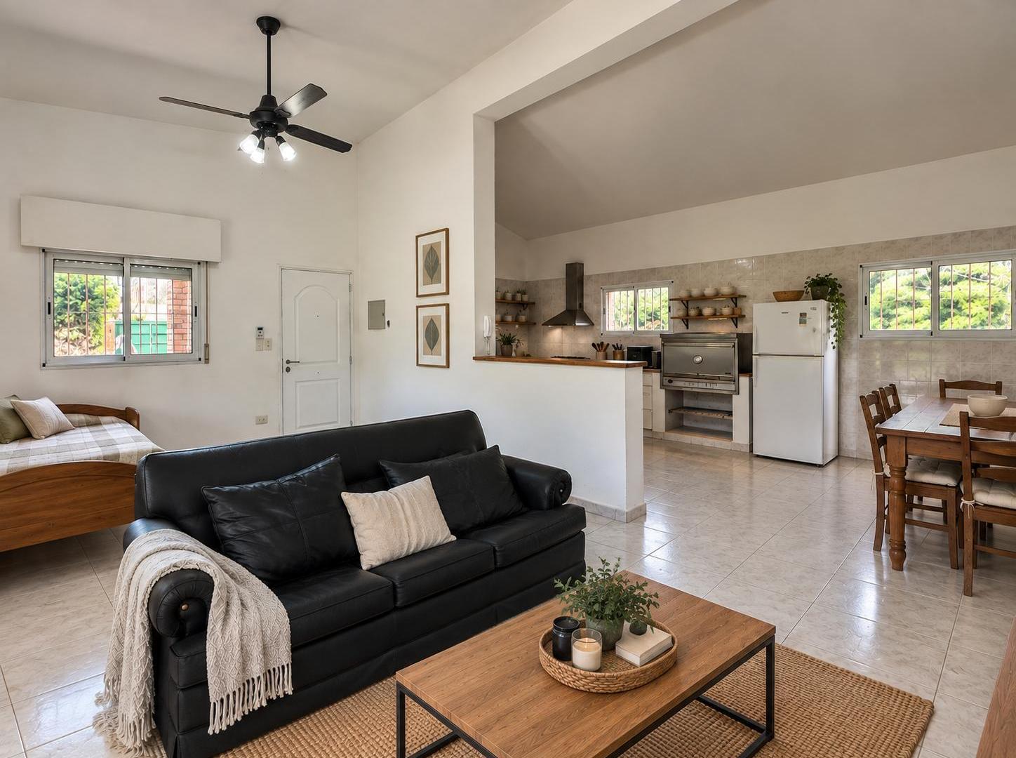 Foto de Casa de dos dormitorios con quincho, jardín y pileta en Roldán, imagen 3