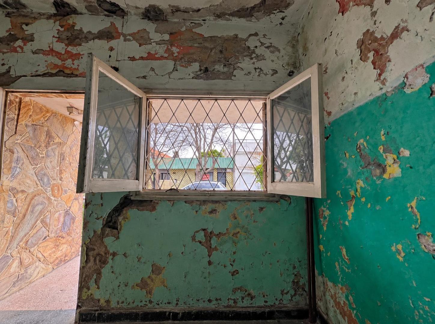Foto de Casa de dos dormitorios con patio en La Florida. Ideal para reciclado, imagen 2