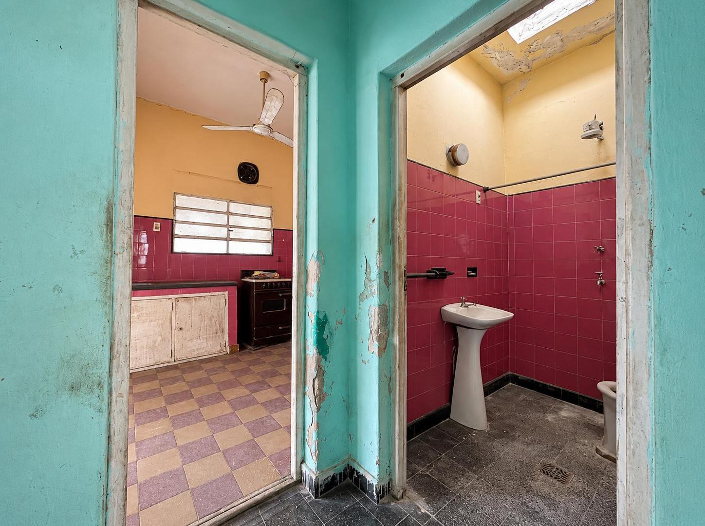 Foto de Casa de dos dormitorios con patio en La Florida. Ideal para reciclado, imagen 3