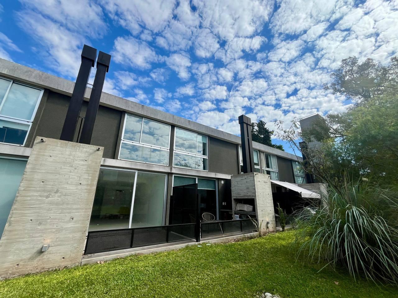 Foto de VENTA: Casa de dos dormitorios, cochera y vista al río en Condominio, imagen 2