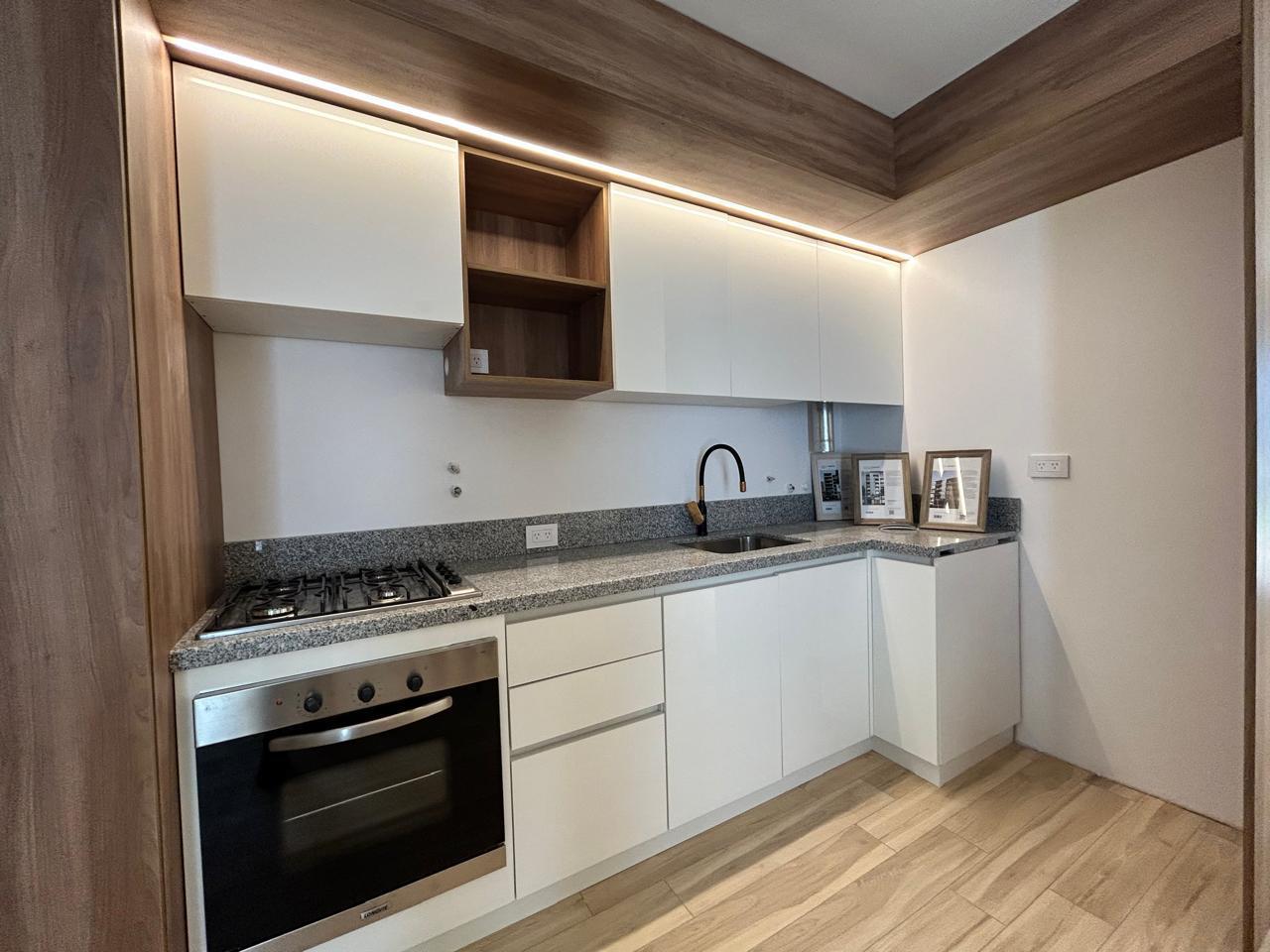 Foto de VENTA: Departamento de un dormitorio con balcón. Barrio Lourdes, imagen 1