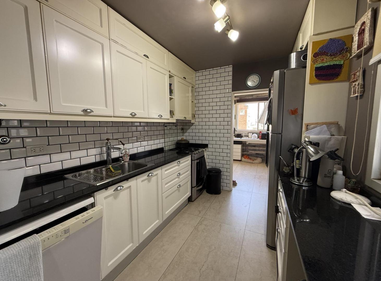 Foto de Departamento 3 dormitorios + comodin con cochera, pileta y parrila, imagen 2