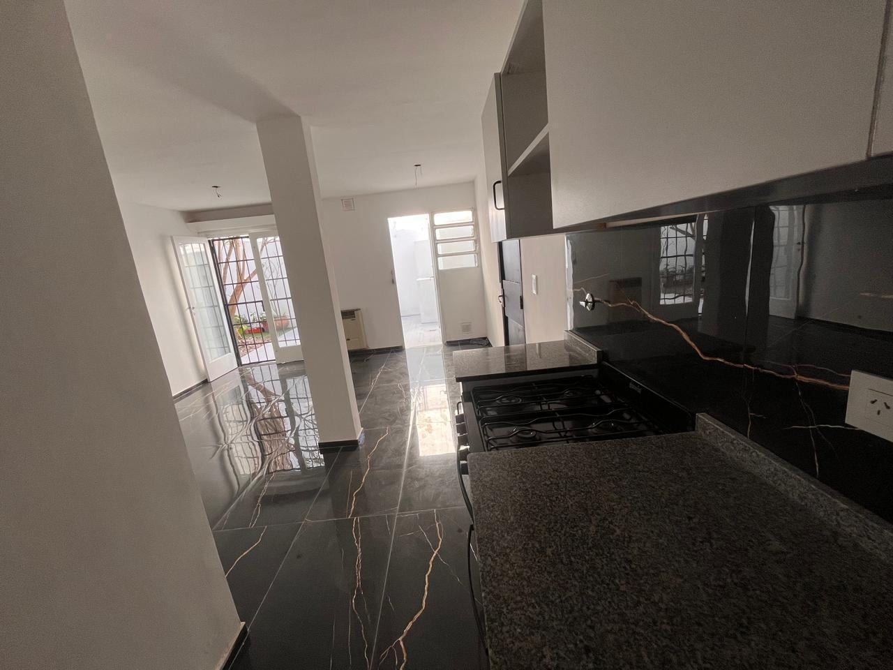 Foto de Casa de 2 dormitorios y patio en Barrio Martin, Rosario, imagen 3