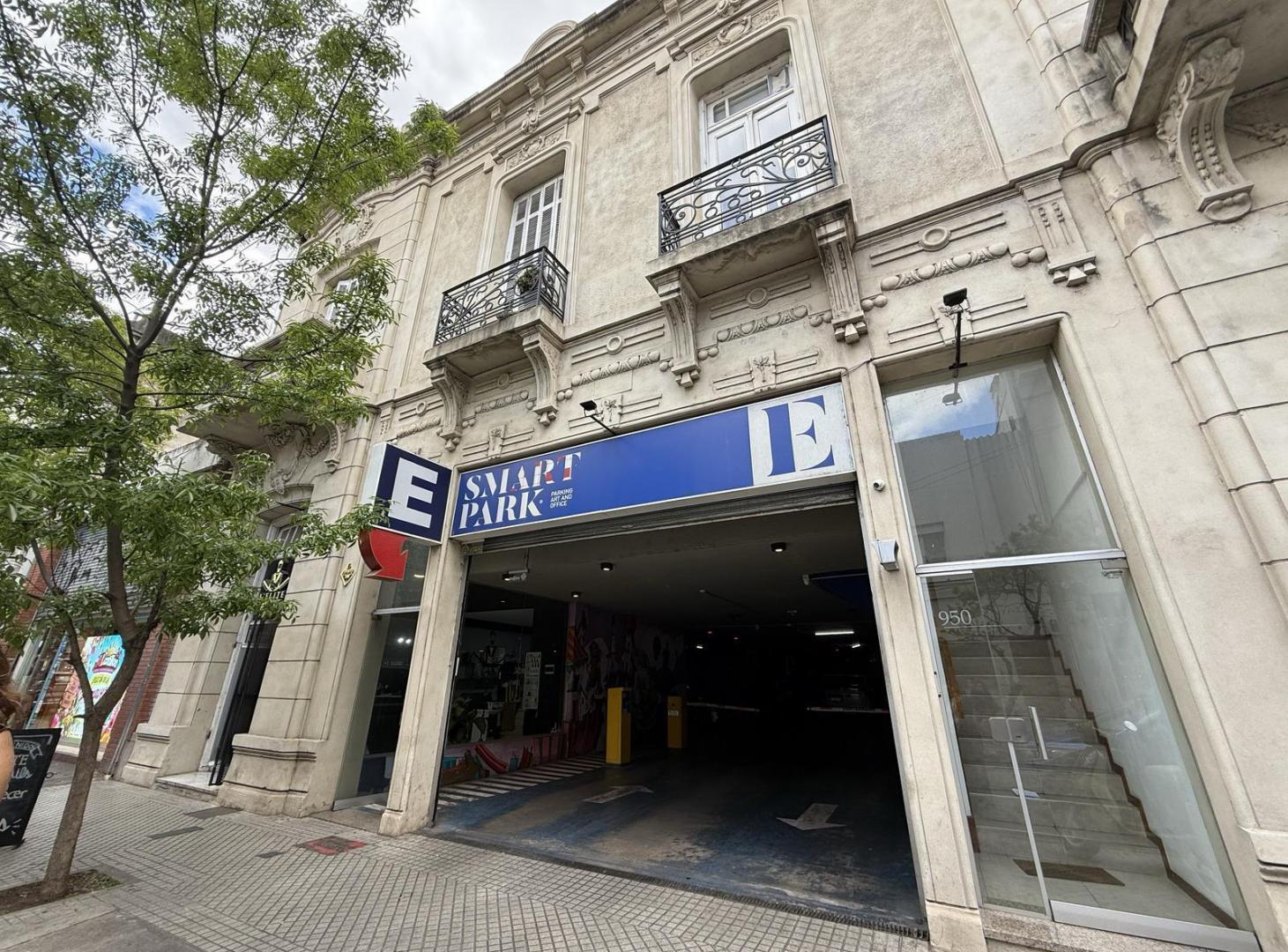 Foto de Cochera a la venta en España al 900, imagen 2