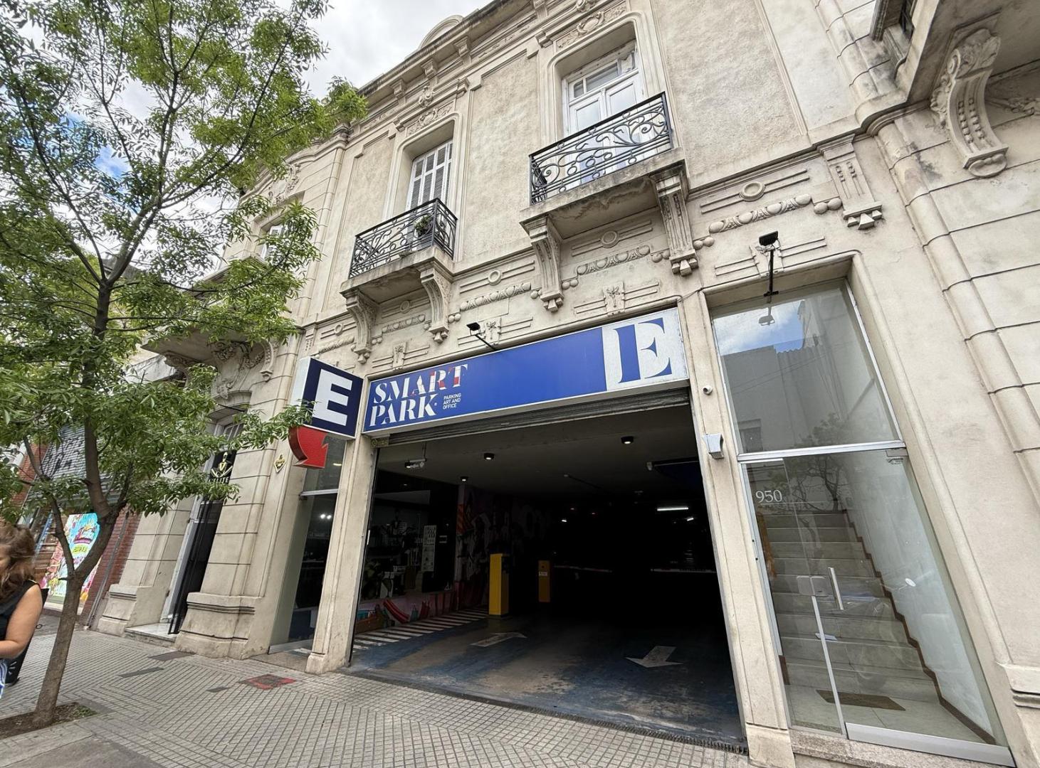 Foto de Cochera a la venta en España al 900, imagen 1
