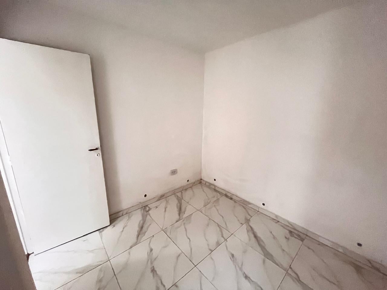 Foto de ALQUILER - Casa de pasillo de dos dormitorios y patio en Républica de, imagen 2