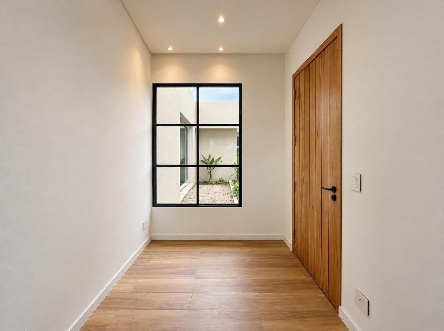 Foto de VENTA - Casa con tres dormitorios, jardín y cochera en Estancia La, imagen 1