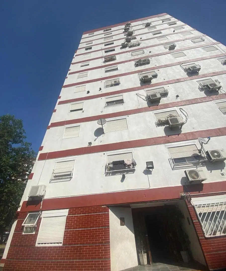 Departamento 3 de Ambientes con excelente ubicación 2