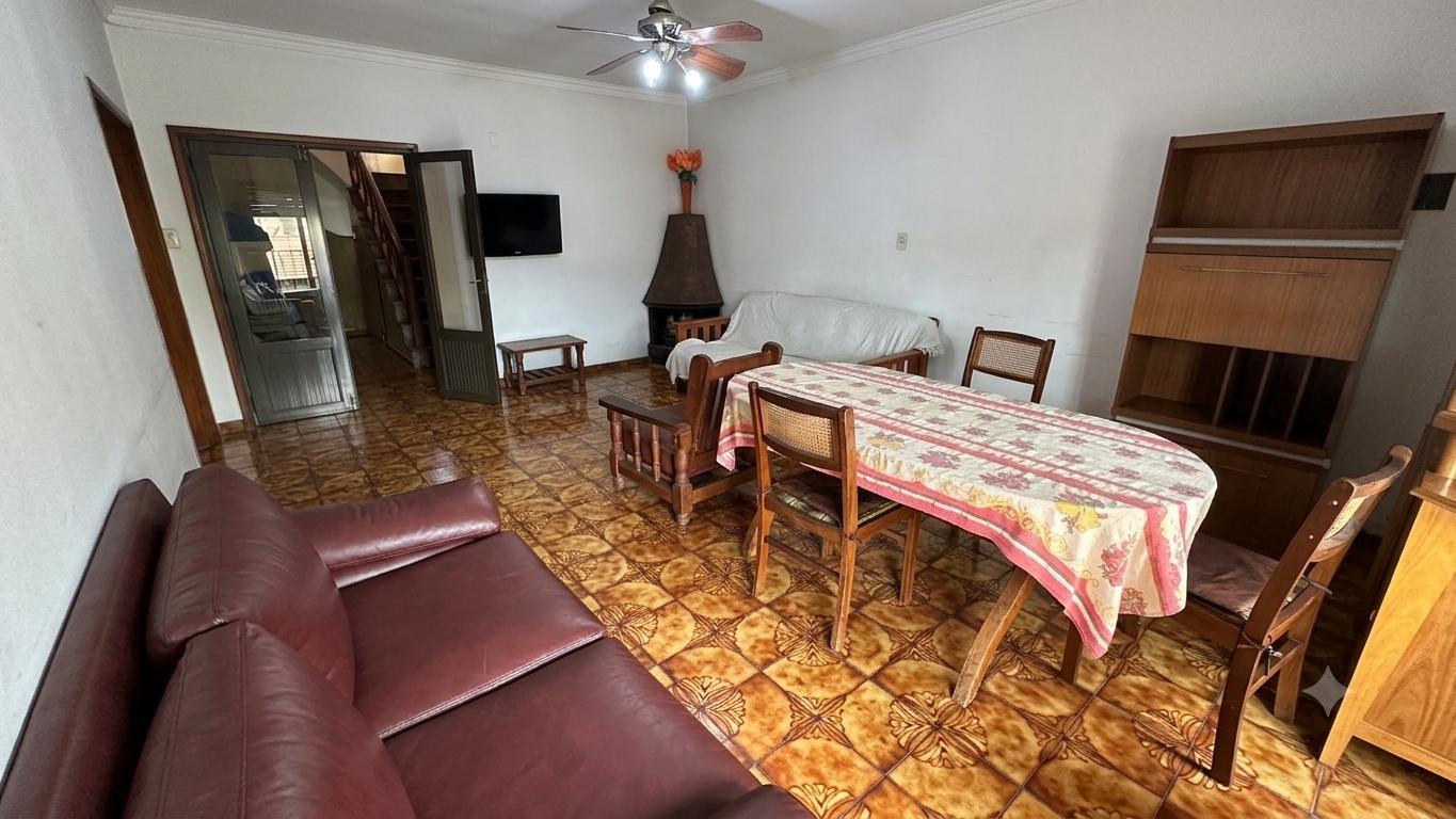 Foto de Venta Casa de 6 ambientes en La Tablada, imagen 2