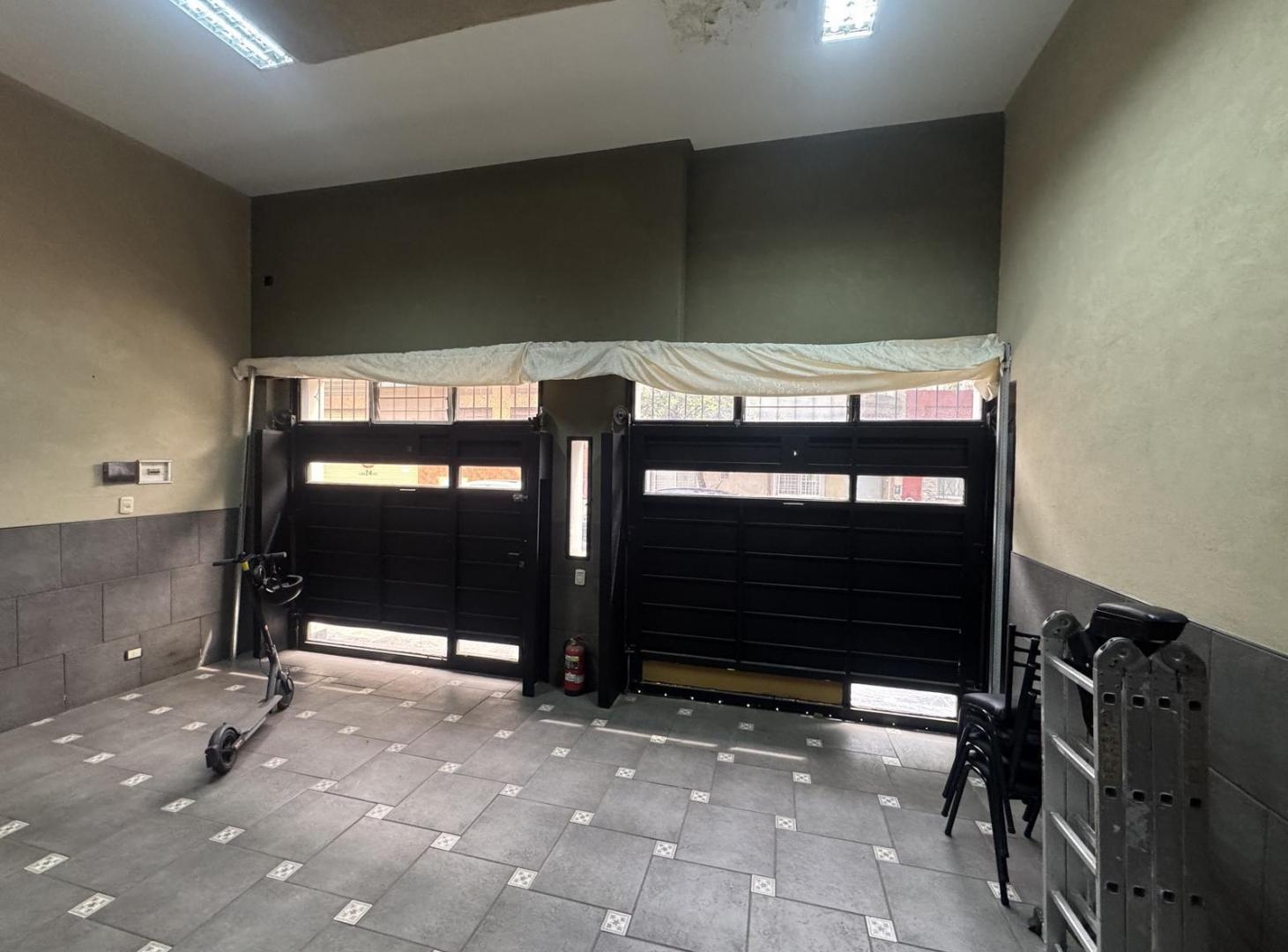 Foto de Casa de 6 ambientes en Liniers, imagen 2