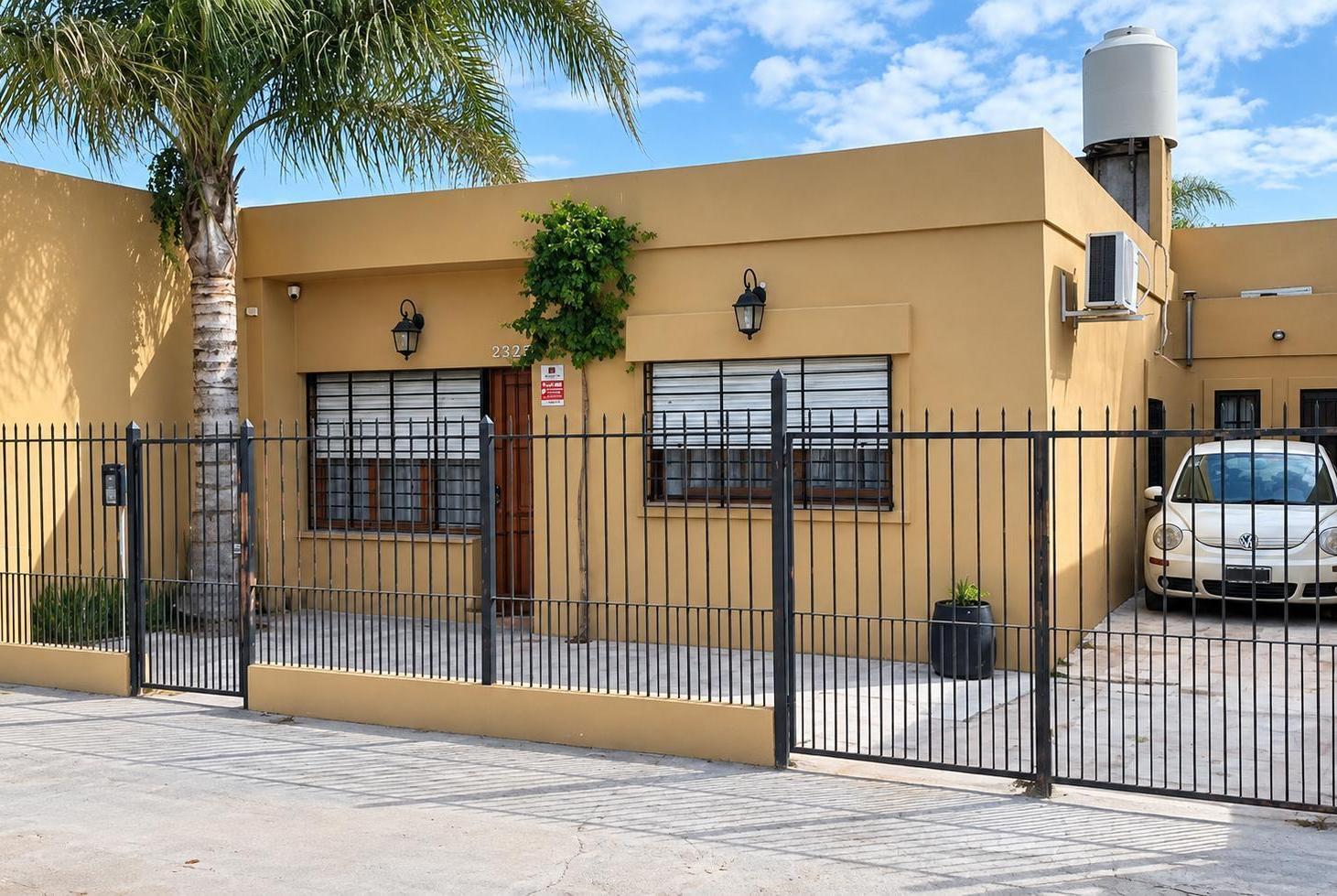 Foto de Casa en venta 4 ambientes en Laferrere Parque y Pileta, imagen 1
