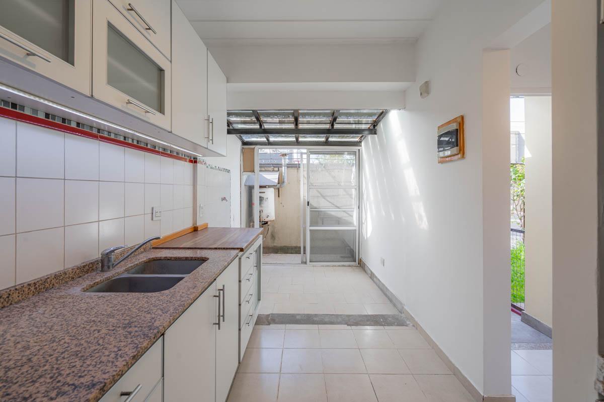 Foto de PH en venta de 2 ambientes con patio y cochera, imagen 3