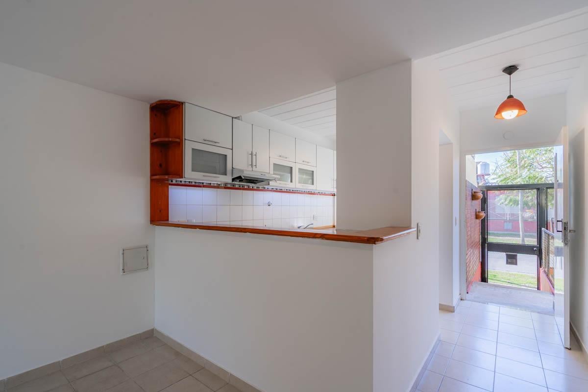 Foto de PH en venta de 2 ambientes con patio y cochera, imagen 1