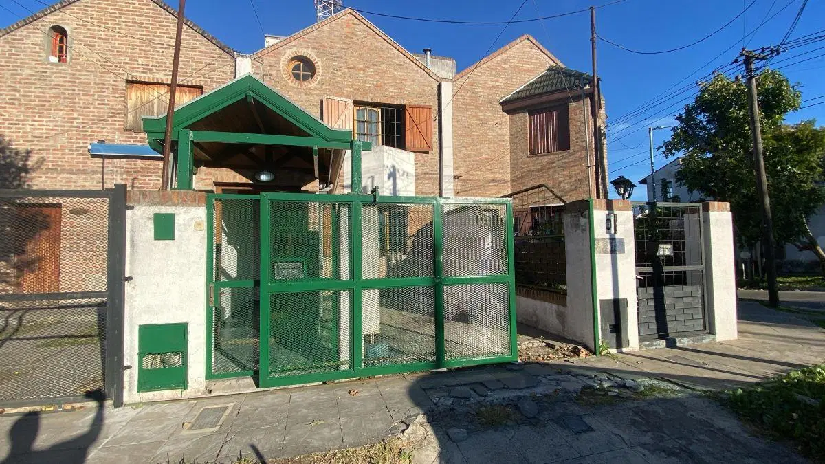 Alquiler depto duplex 3 amb con cochera y patio 2
