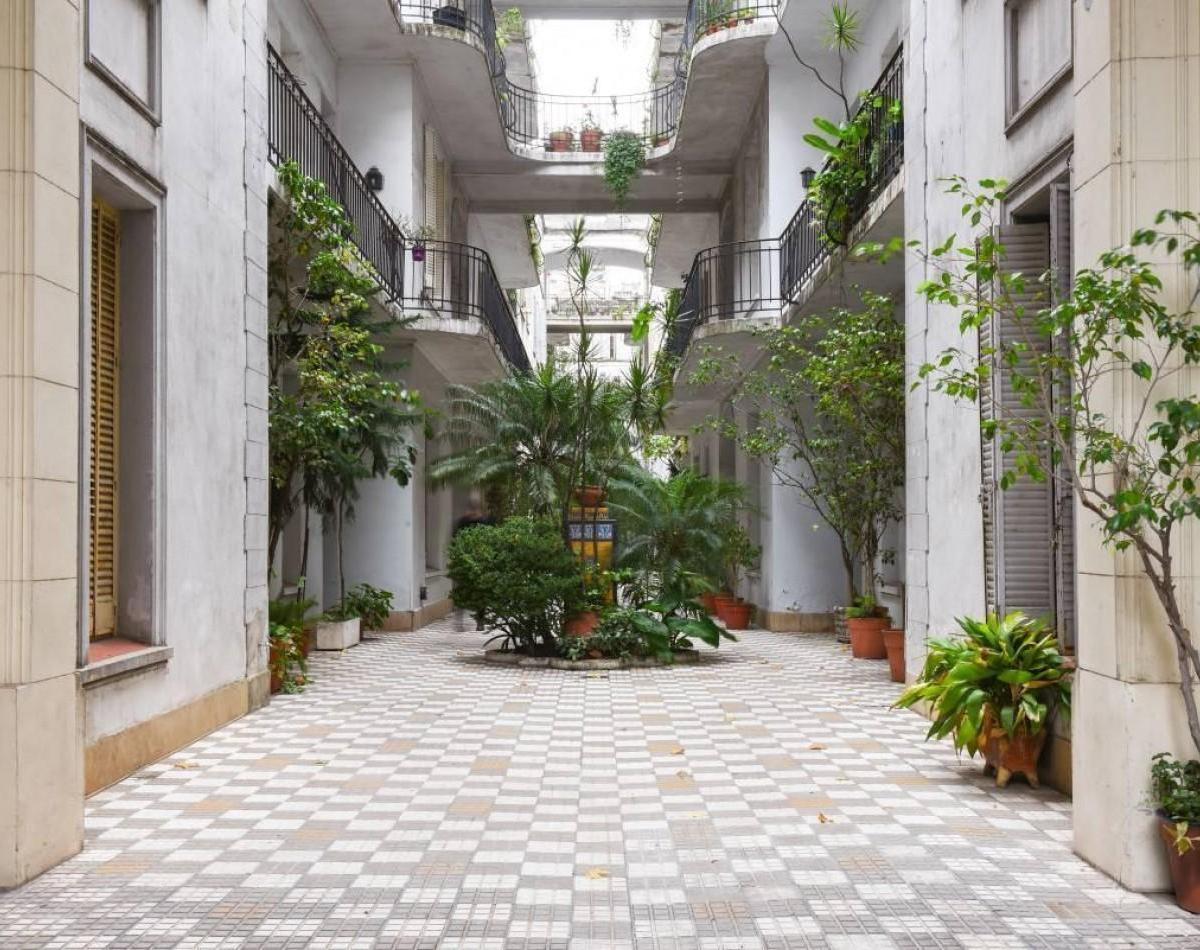 Departamento en Venta de 4 Ambientes con Escritorio en Famoso Pasaje General Paz Barrio Colegiales 2