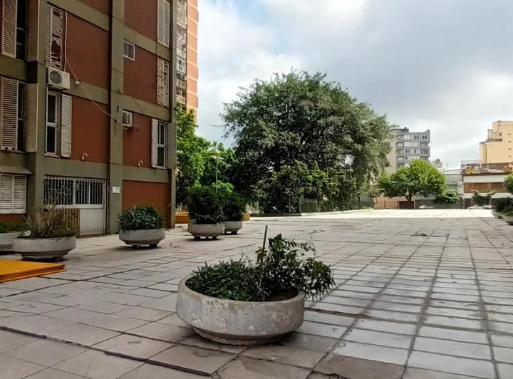 DEPARTAMENTO EN VENTA DE 4 AMBIENTES CON BALCON PISO ALTO VISTA ABIERTA EN  PARQUE PATRICIOS 3